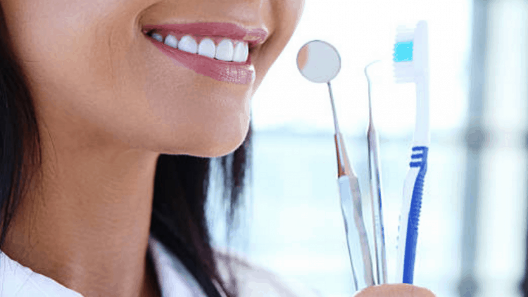 carillas dentales y cosmetica unidas de la mano