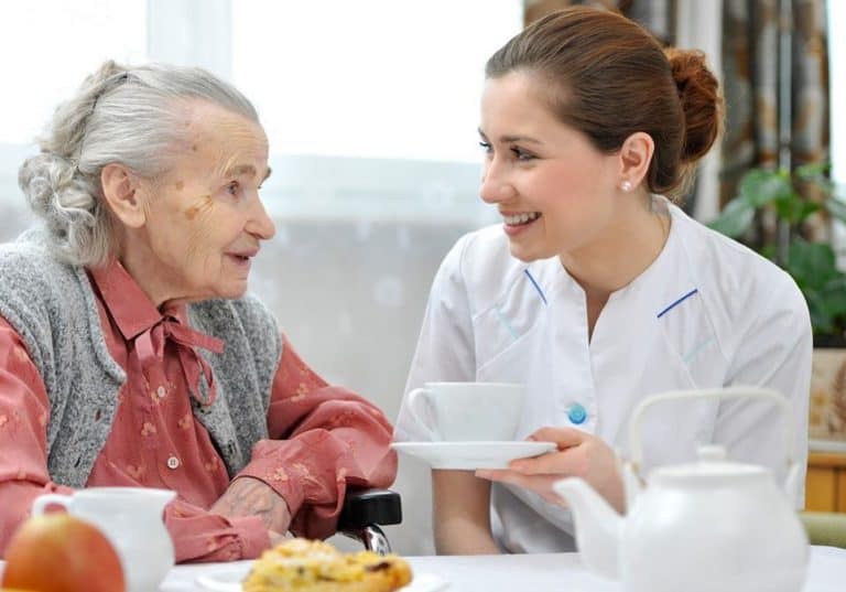 Cuidadoras para personas con dependientes