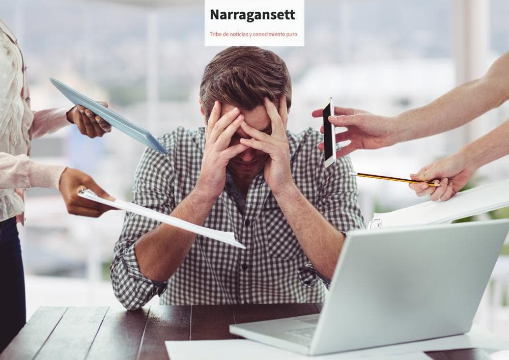 Persona respirando para bajar el estrés laboral