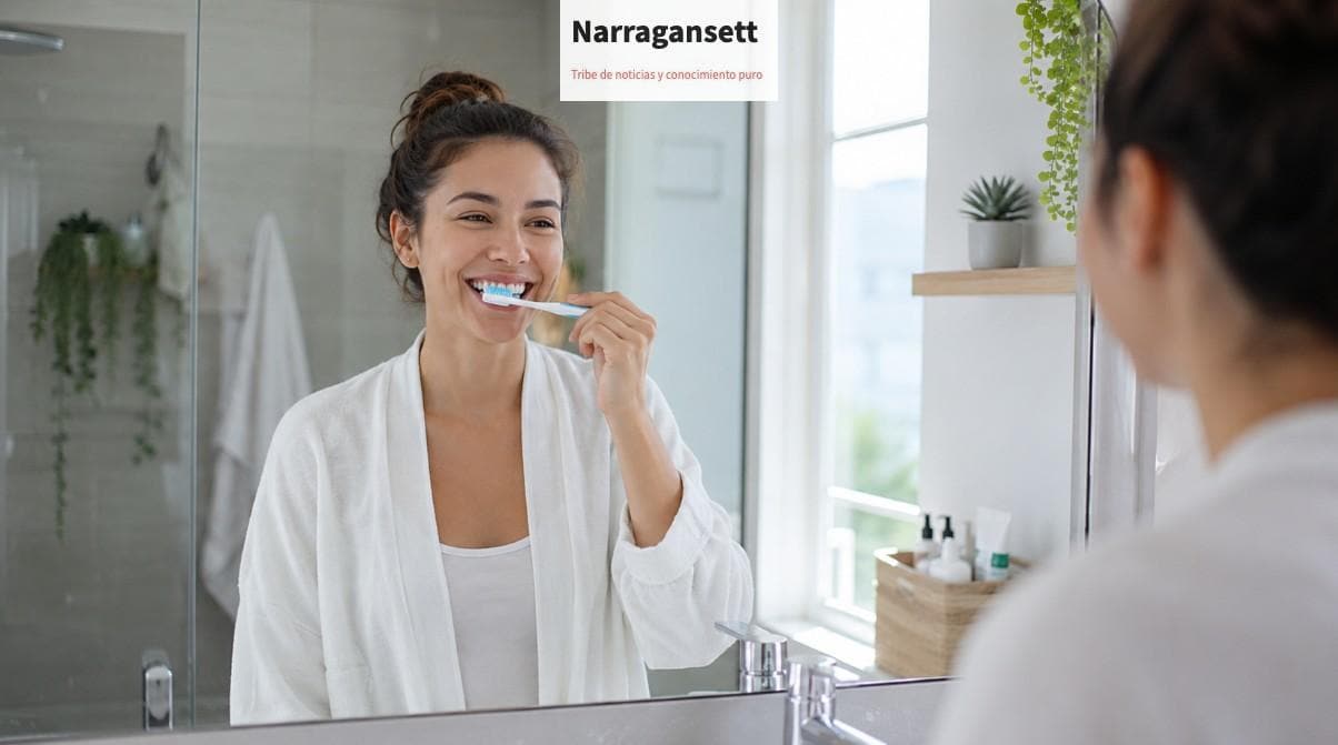 Persona cuidando su sonrisa con hábitos saludables